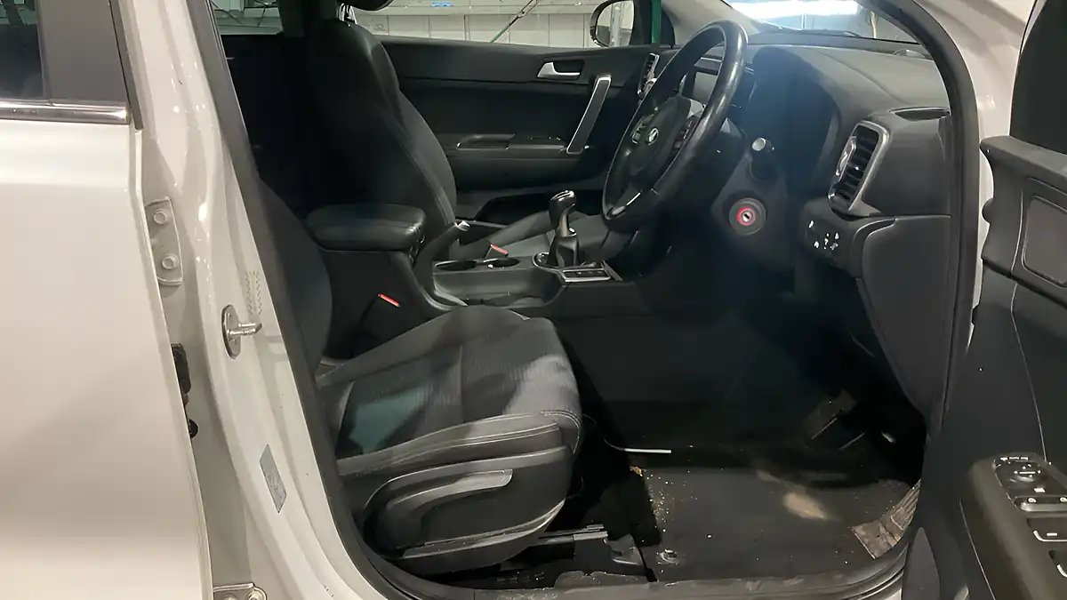 Used 2018 Kia Sportage 2 White - Interior and Exterior details 11