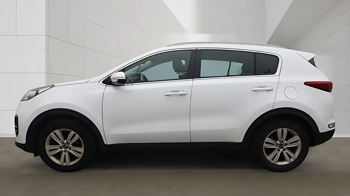 Used 2018 Kia Sportage 2 White - Interior and Exterior details 6