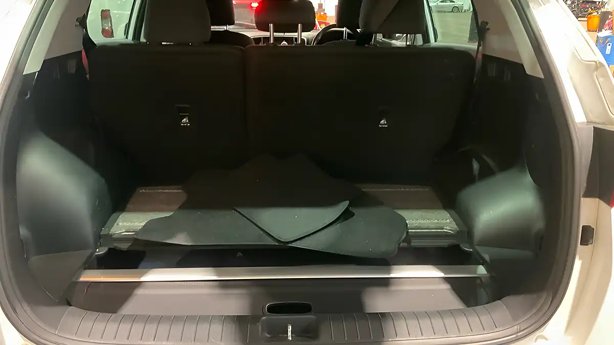 Used 2018 Kia Sportage 2 White - Interior and Exterior details 9
