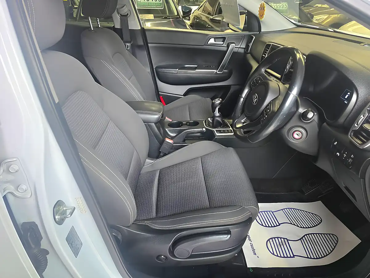 Used 2018 Kia Sportage 2 White - Interior and Exterior details 13