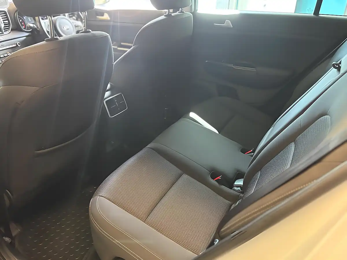 Used 2018 Kia Sportage 2 White - Interior and Exterior details 14