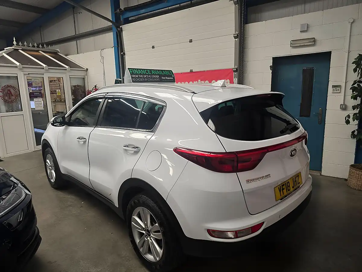 Used 2018 Kia Sportage 2 White - Interior and Exterior details 4