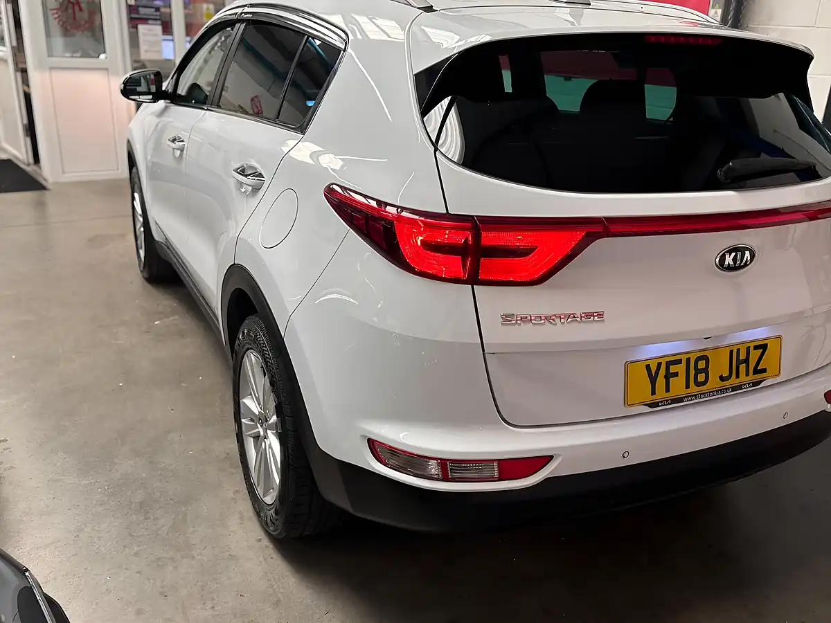Used 2018 Kia Sportage 2 White - Interior and Exterior details 6
