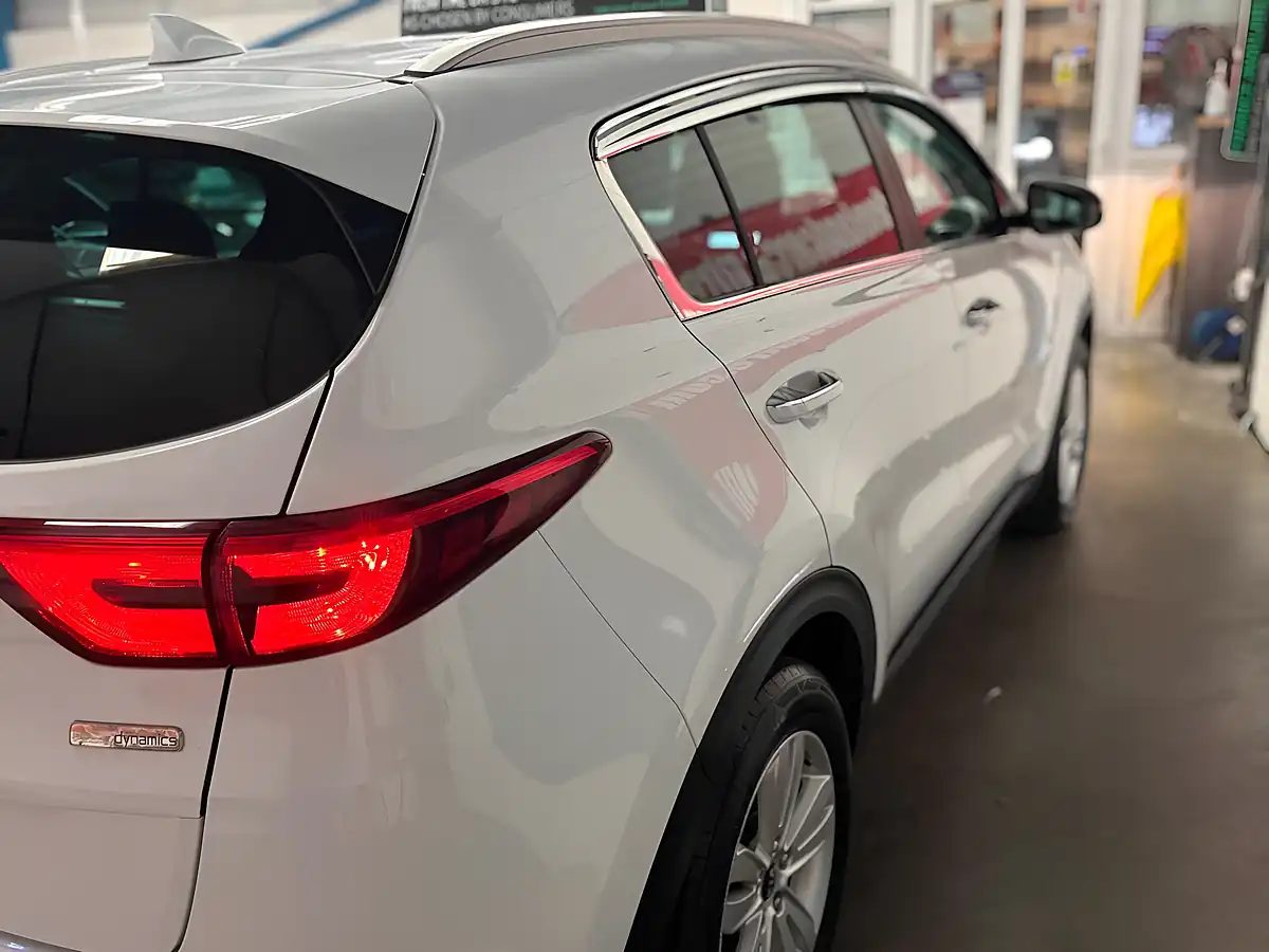 Used 2018 Kia Sportage 2 White - Interior and Exterior details 8