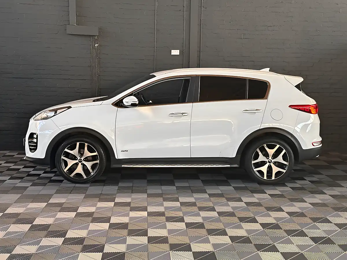 Used 2018 Kia Sportage 3 Arctic White - Interior and Exterior details 18