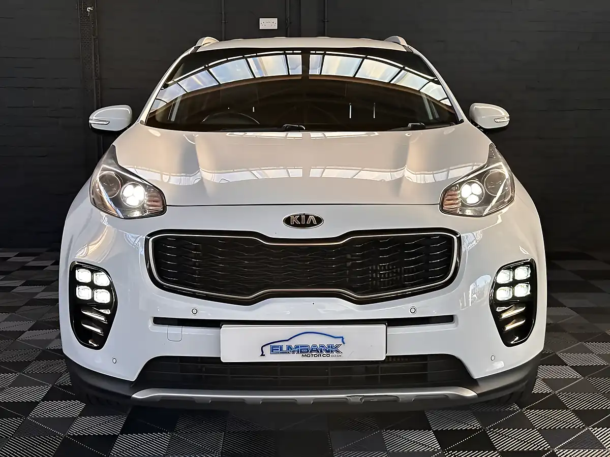 Used 2018 Kia Sportage 3 Arctic White - Interior and Exterior details 2