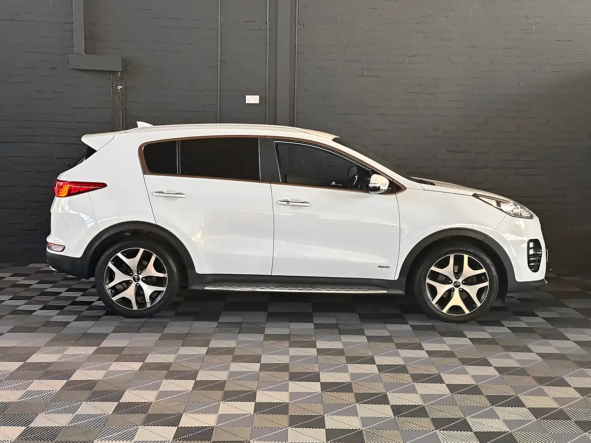 Used 2018 Kia Sportage 3 Arctic White - Interior and Exterior details 3
