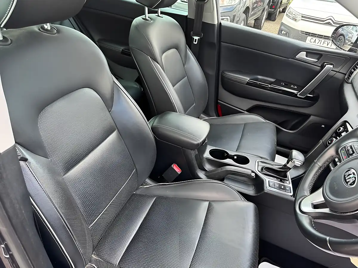 Used 2018 Kia Sportage 3 Silver - Interior and Exterior details 11