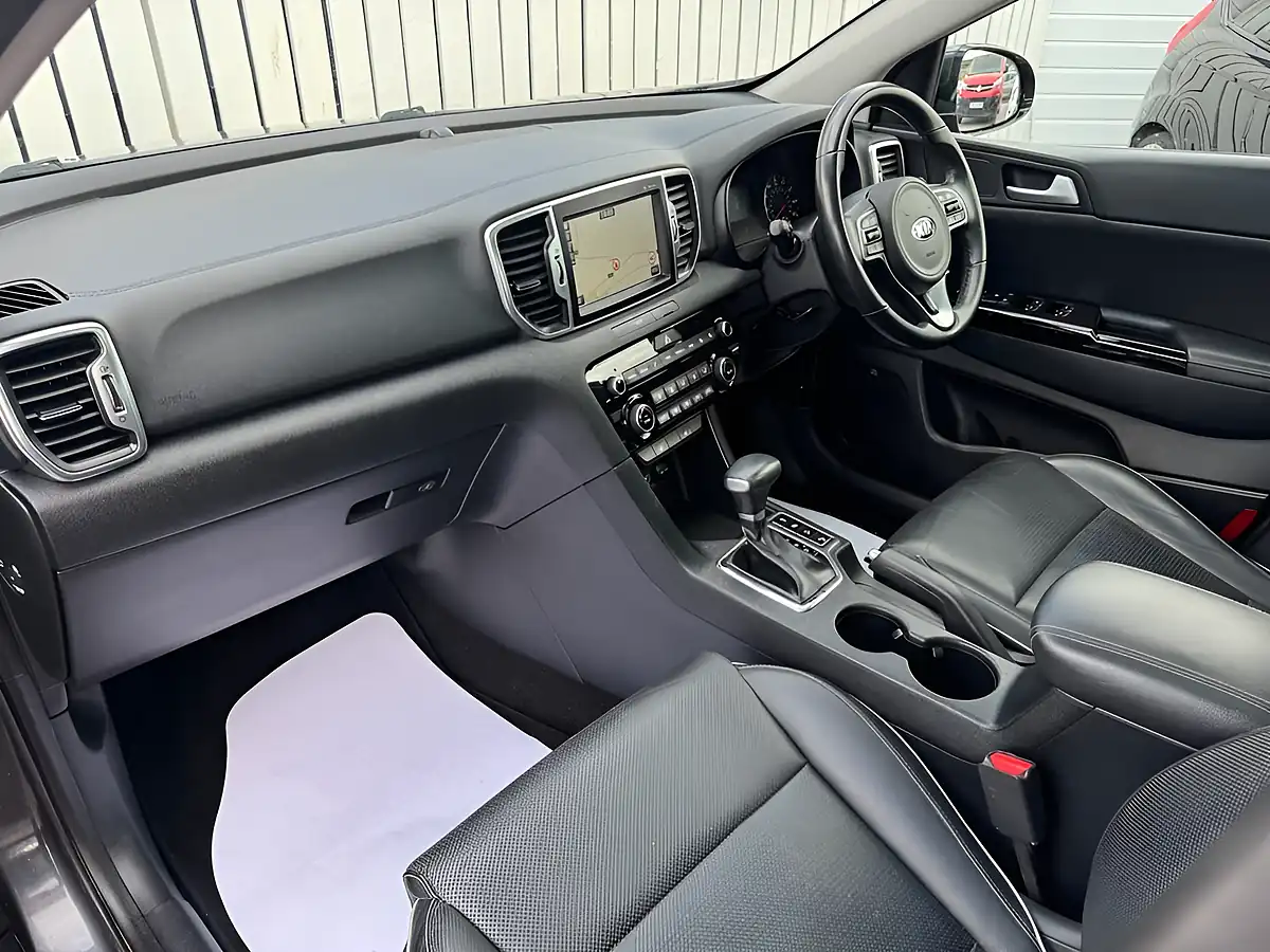 Used 2018 Kia Sportage 3 Silver - Interior and Exterior details 12