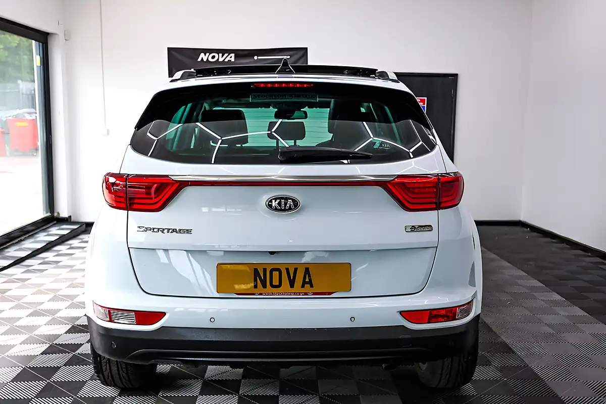 Used 2018 Kia Sportage 3 White - Interior and Exterior details 11
