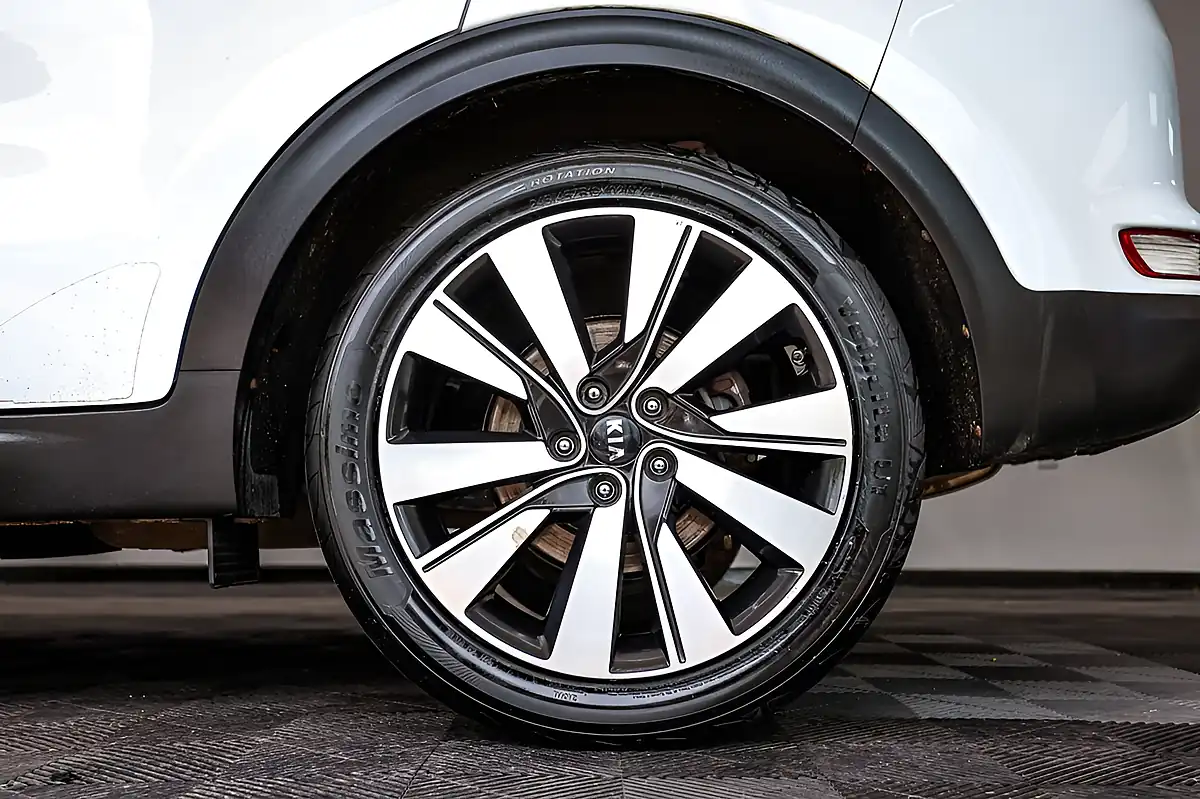 Used 2018 Kia Sportage 3 White - Interior and Exterior details 15