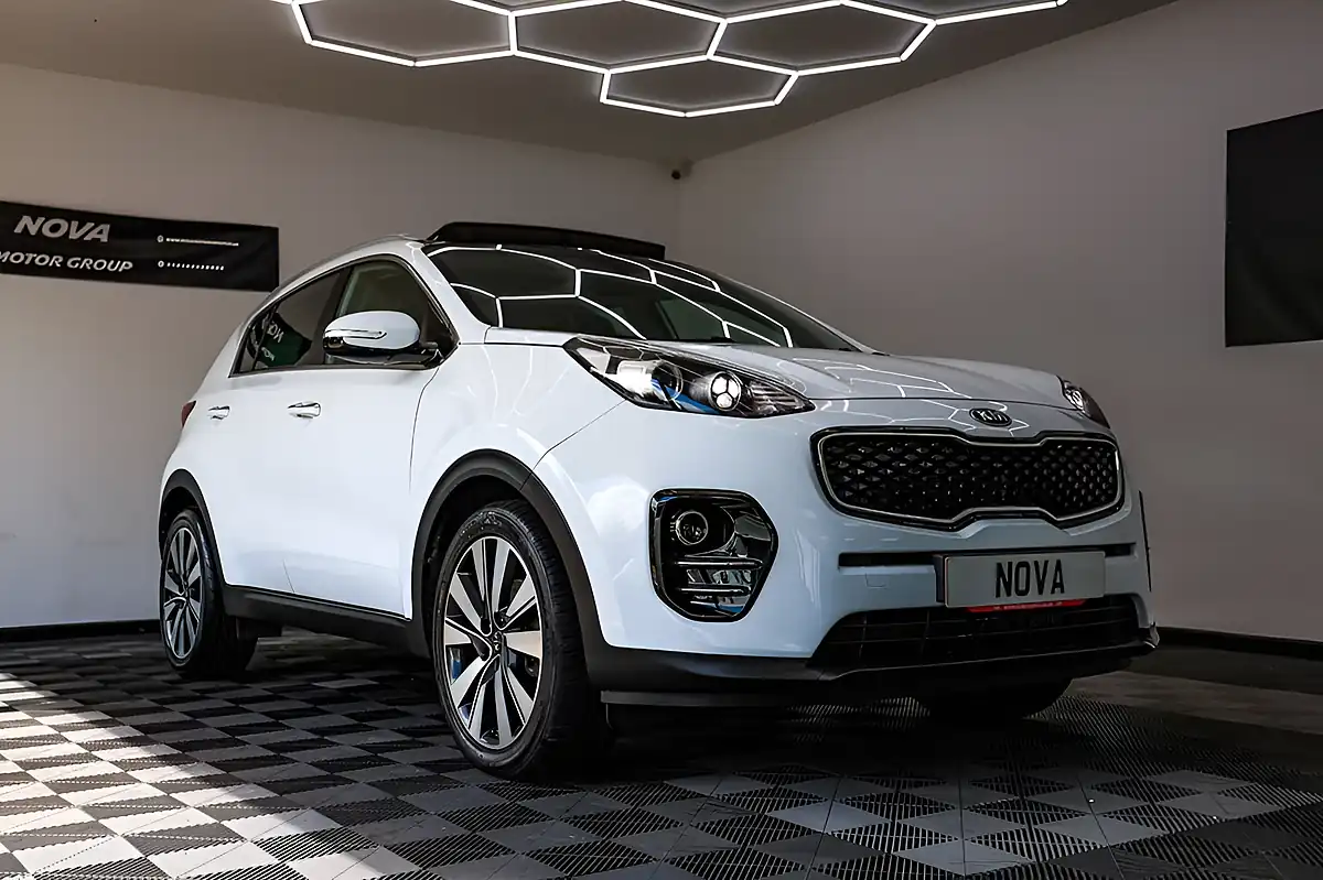 Used 2018 Kia Sportage 3 White - Interior and Exterior details 3