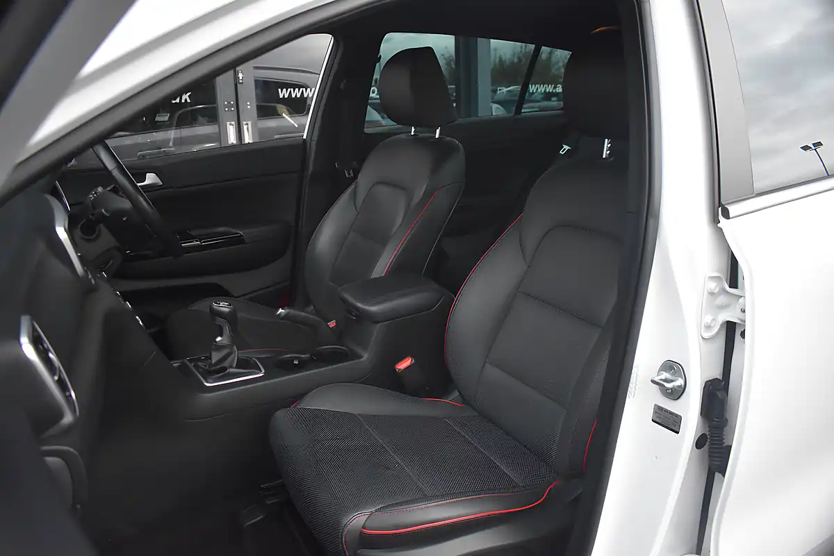 Used 2018 Kia Sportage GT-Line Fusion White - Interior and Exterior details 8