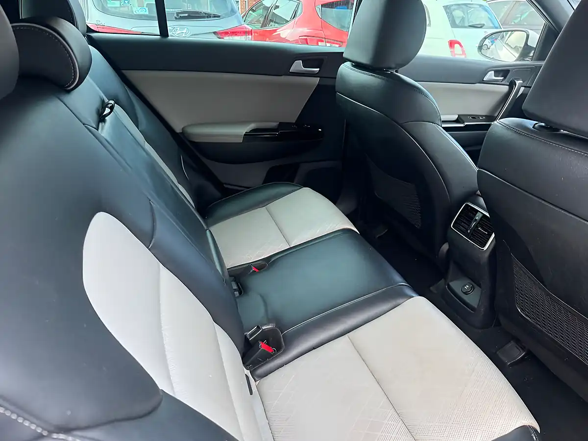 Used 2018 Kia Sportage GT-Line Fusion White - Interior and Exterior details 11