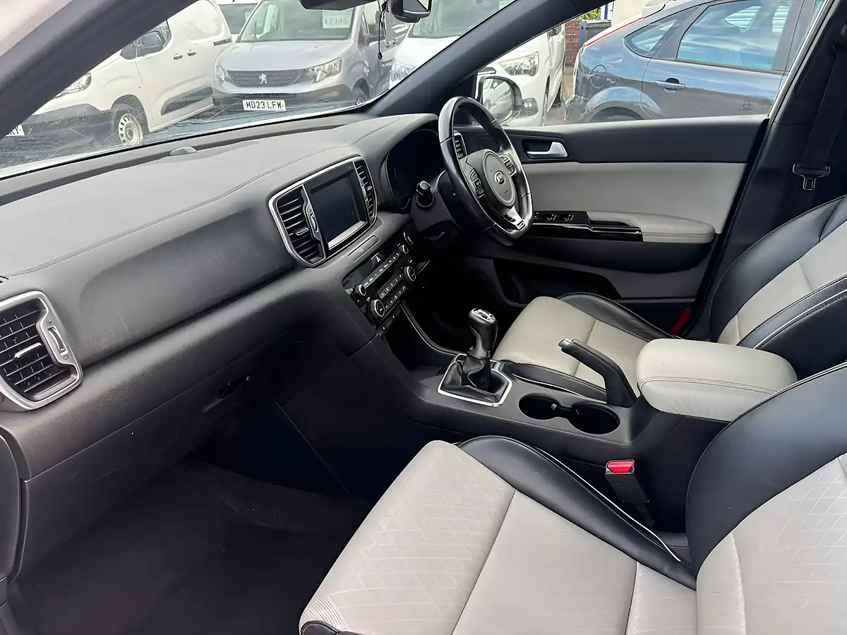 Used 2018 Kia Sportage GT-Line Fusion White - Interior and Exterior details 6
