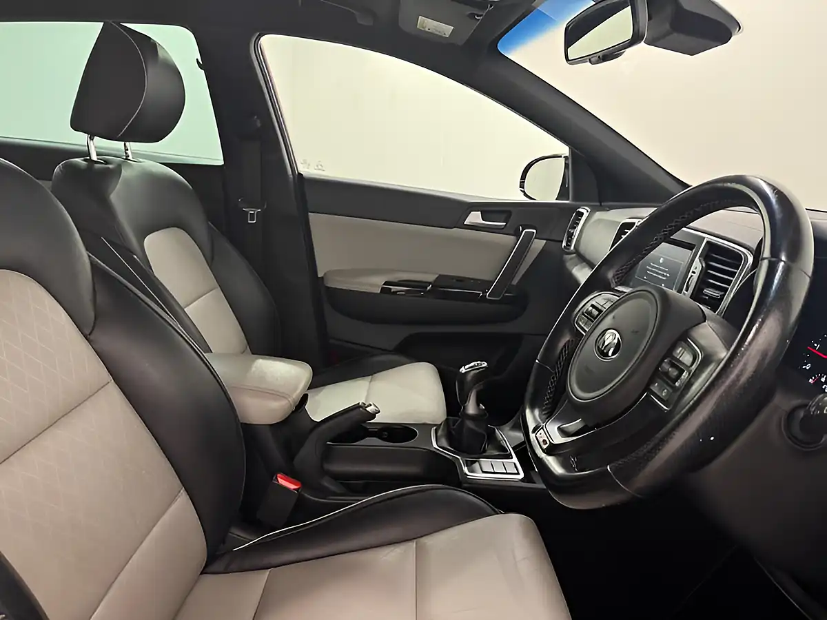 Used 2018 Kia Sportage GT-Line Red - Interior and Exterior details 10
