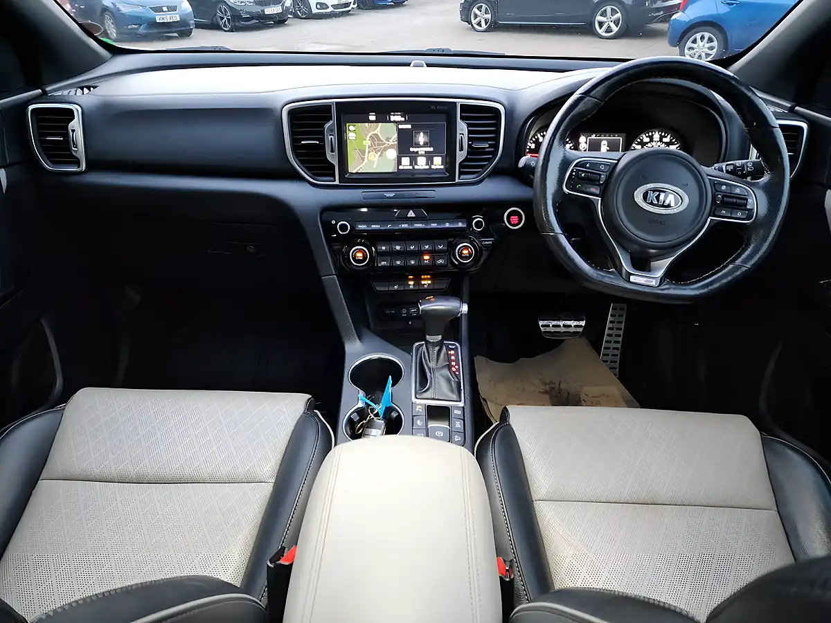 Used 2018 Kia Sportage GT-Line S White - Interior and Exterior details 9
