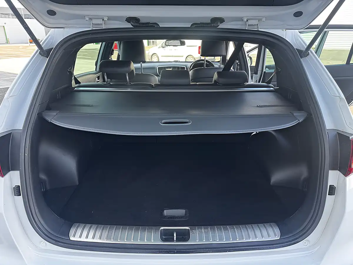 Used 2018 Kia Sportage GT-Line White - Interior and Exterior details 14