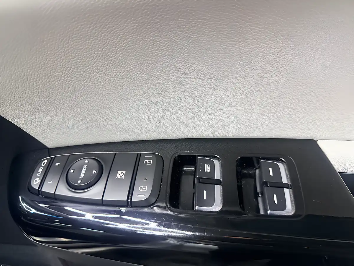 Used 2018 Kia Sportage GT-Line White - Interior and Exterior details 15