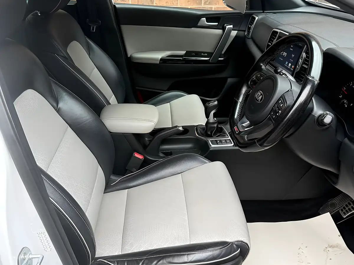 Used 2018 Kia Sportage GT-Line White - Interior and Exterior details 13