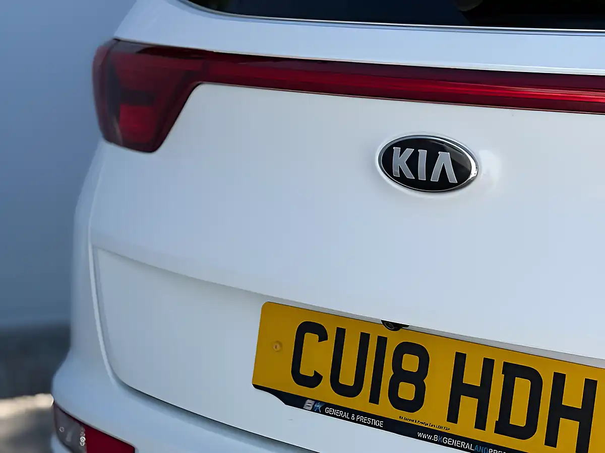 Used 2018 Kia Sportage Sportage 2 Arctic White - Interior and Exterior details 14