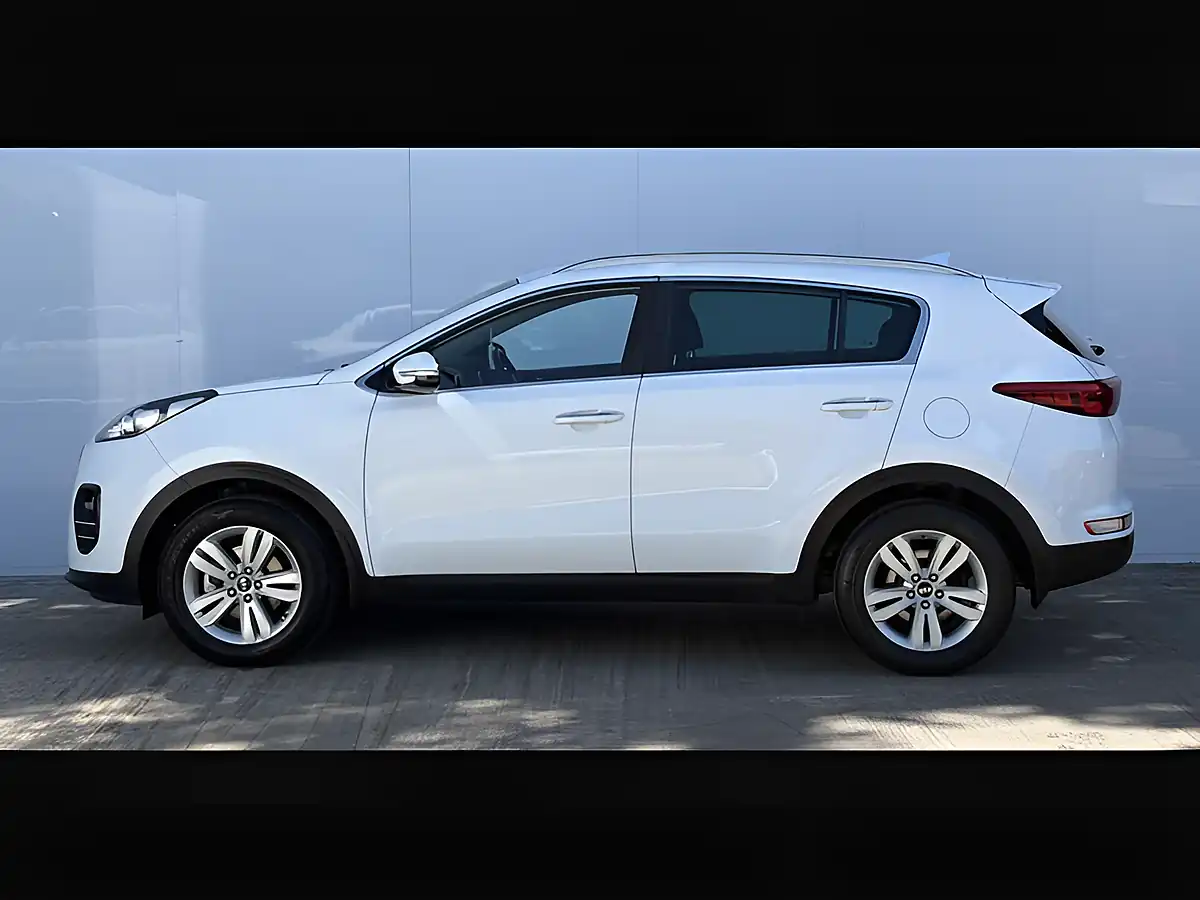 Used 2018 Kia Sportage Sportage 2 Arctic White - Interior and Exterior details 18