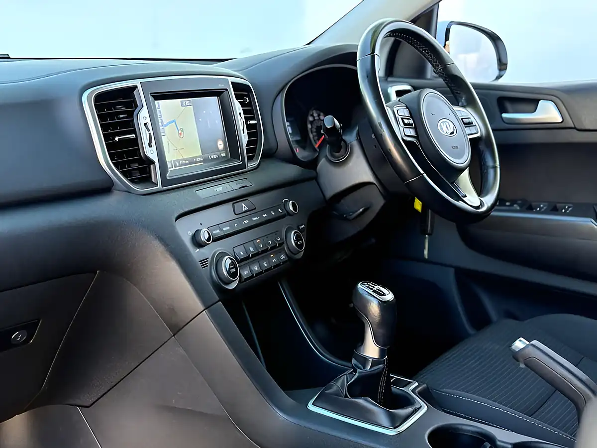 Used 2018 Kia Sportage Sportage 2 Arctic White - Interior and Exterior details 20