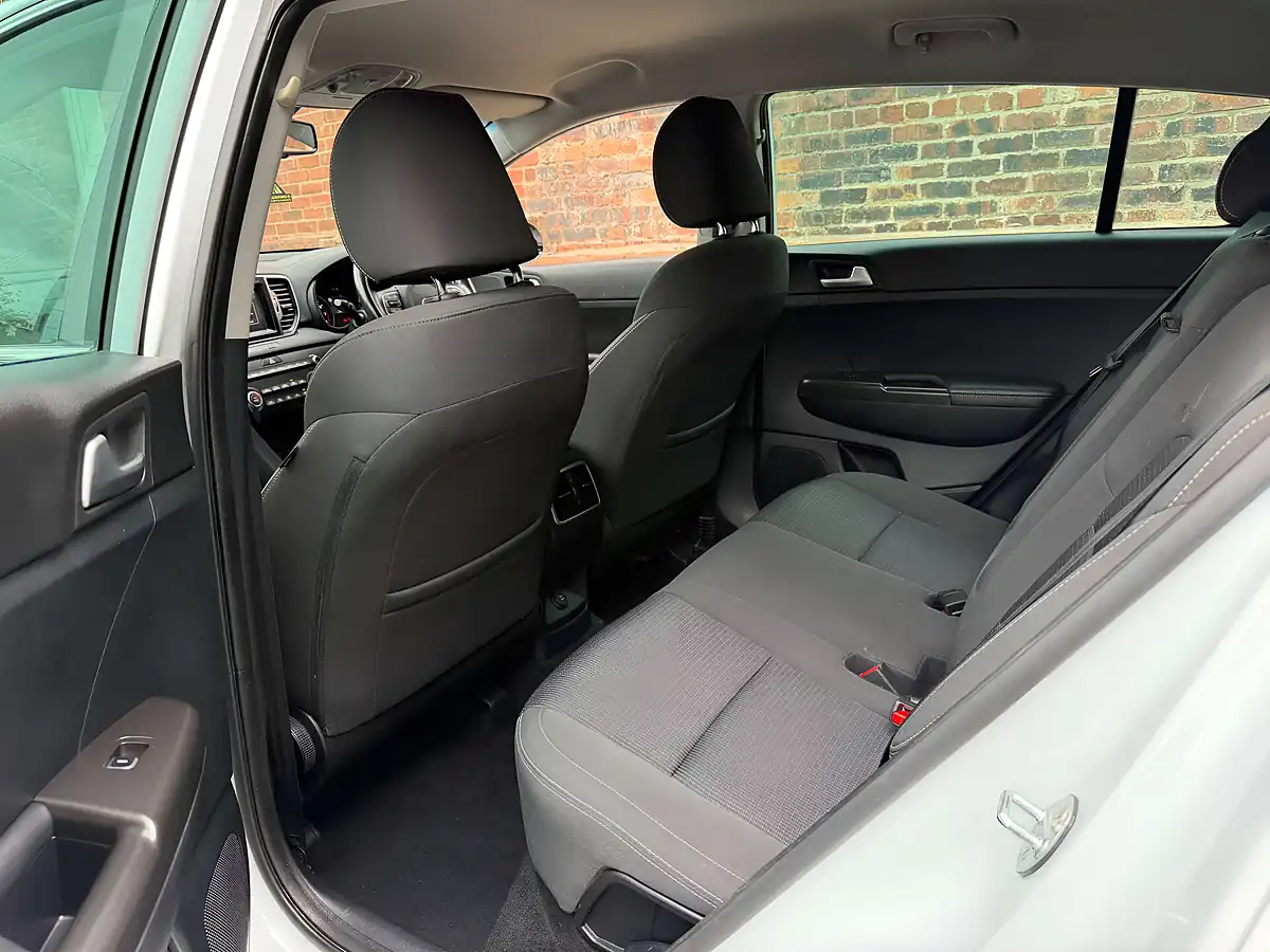 Used 2018 Kia Sportage Sportage 2 Isg White - Interior and Exterior details 11