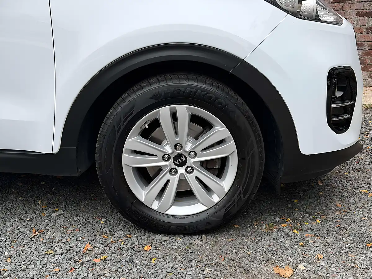 Used 2018 Kia Sportage Sportage 2 Isg White - Interior and Exterior details 17