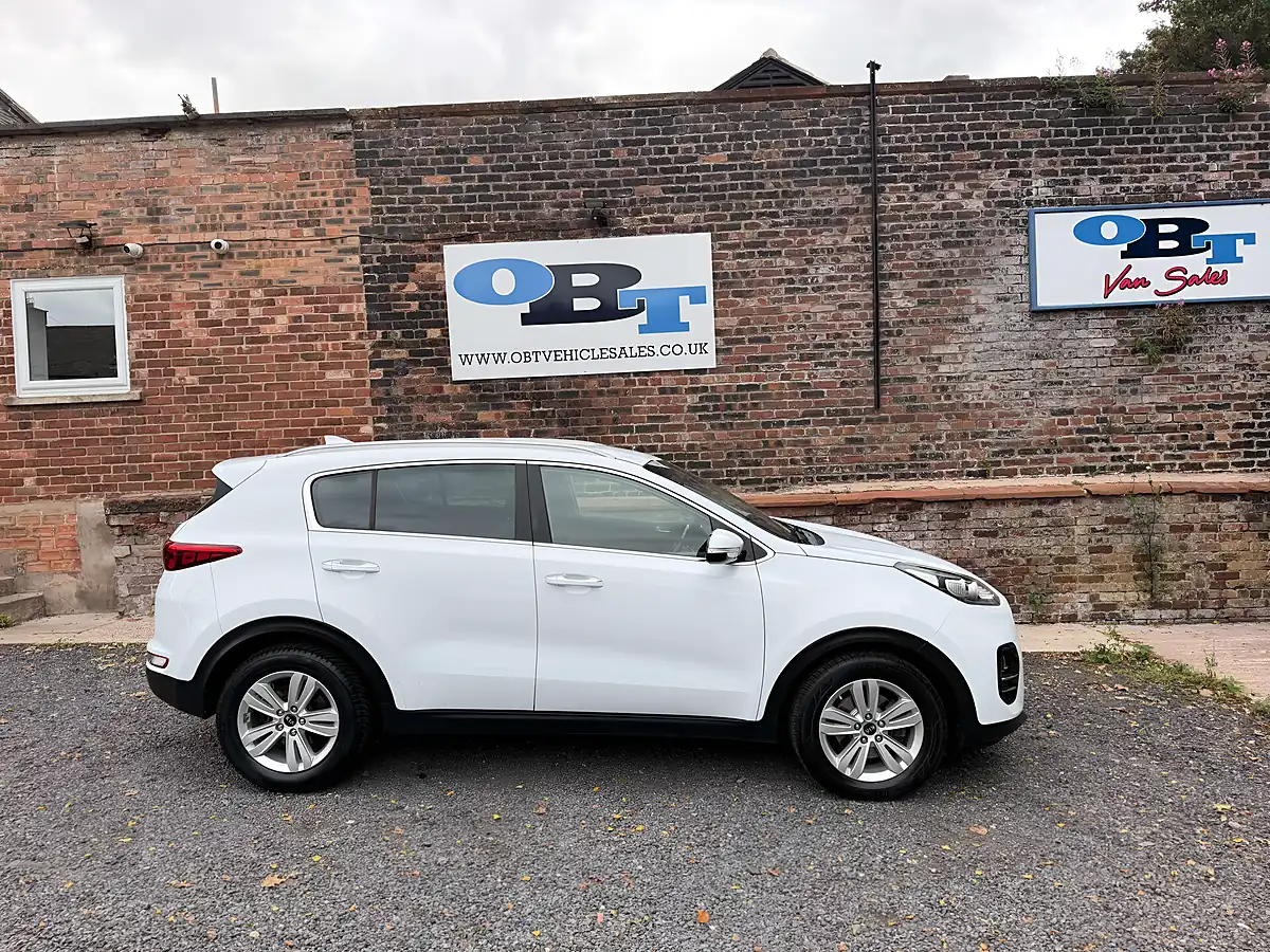 Used 2018 Kia Sportage Sportage 2 Isg White - Interior and Exterior details 2