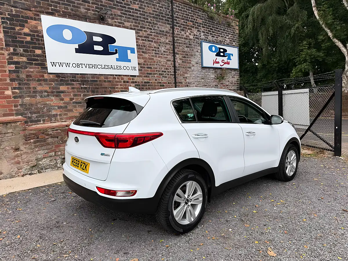 Used 2018 Kia Sportage Sportage 2 Isg White - Interior and Exterior details 3