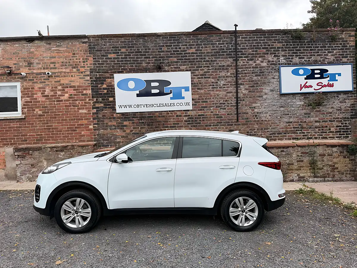 Used 2018 Kia Sportage Sportage 2 Isg White - Interior and Exterior details 5