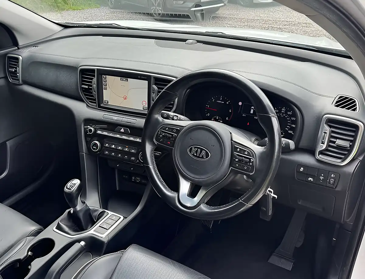Used 2018 Kia Sportage Sportage 3 Isg White - Interior and Exterior details 10