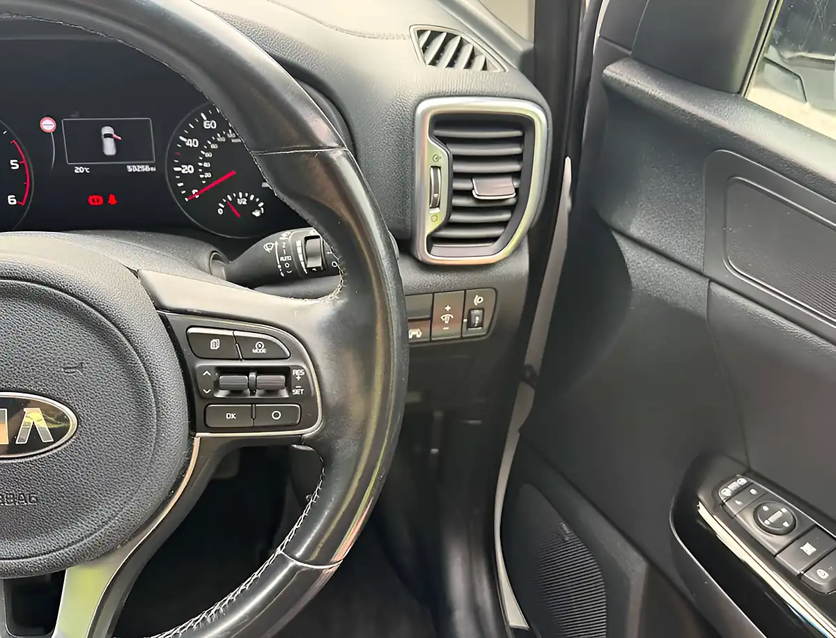 Used 2018 Kia Sportage Sportage 3 Isg White - Interior and Exterior details 13