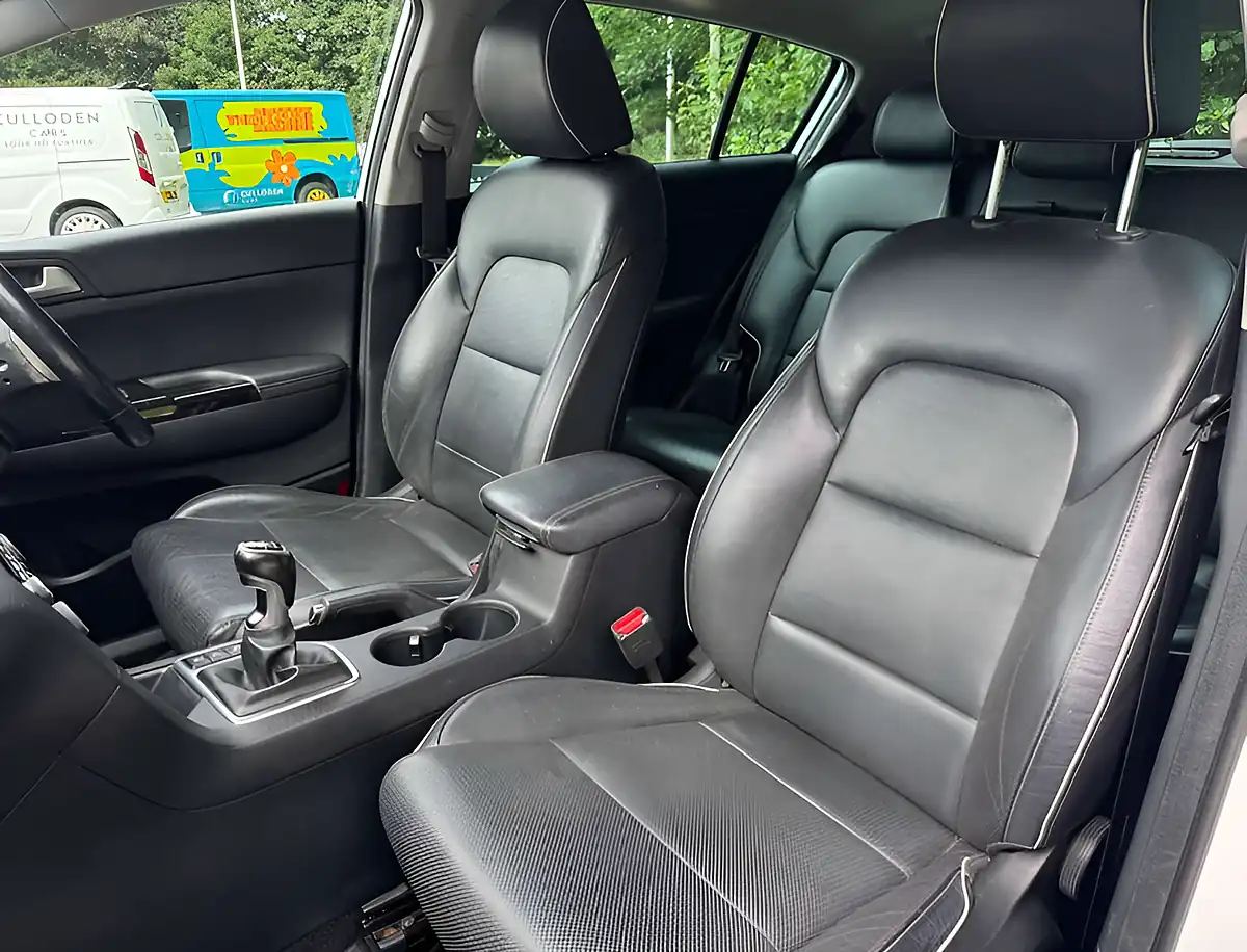 Used 2018 Kia Sportage Sportage 3 Isg White - Interior and Exterior details 16