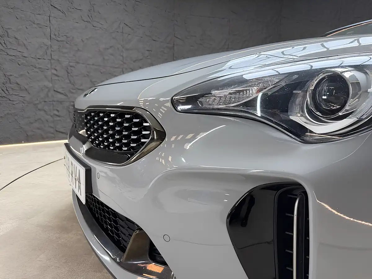 Used 2018 Kia Stinger GT-Line Gran Turismo Grey - Interior and Exterior details 14