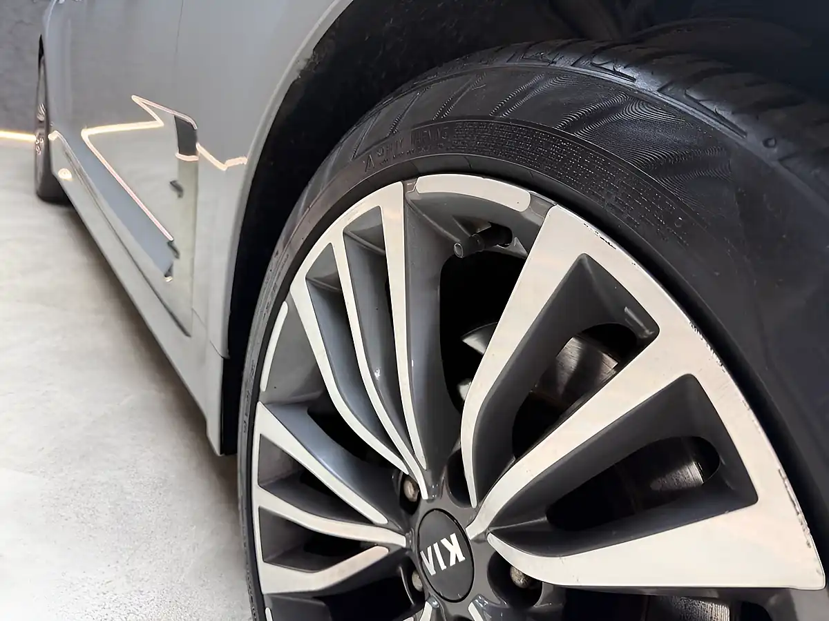 Used 2018 Kia Stinger GT-Line Gran Turismo Grey - Interior and Exterior details 15
