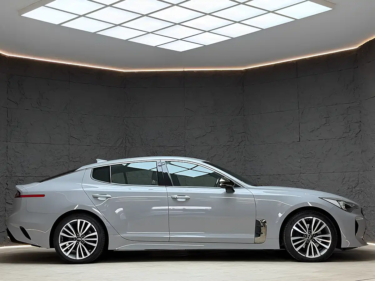 Used 2018 Kia Stinger GT-Line Gran Turismo Grey - Interior and Exterior details 7