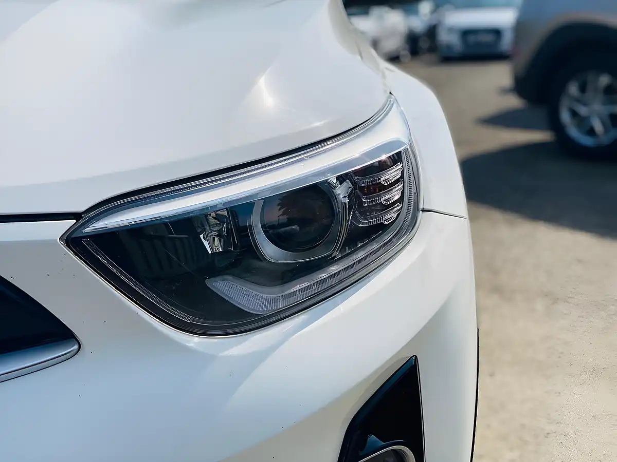 Used 2018 Kia Stonic 1 White - Interior and Exterior details 11