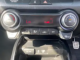 Used 2018 Kia Stonic 1 White - Interior and Exterior details 16