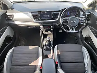Used 2018 Kia Stonic 1 White - Interior and Exterior details 4