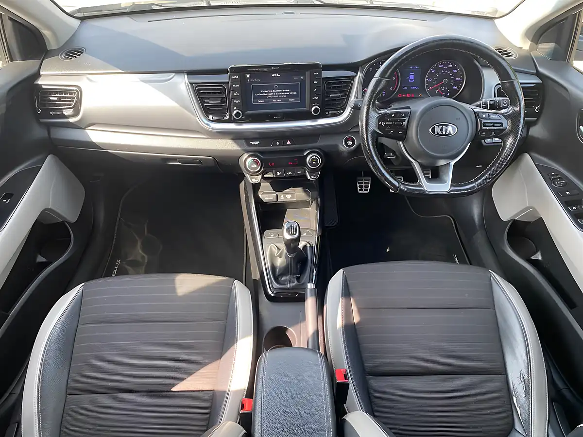 Used 2018 Kia Stonic 1 White - Interior and Exterior details 4