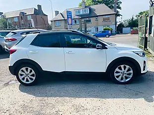 Used 2018 Kia Stonic 1 White - Interior and Exterior details 9