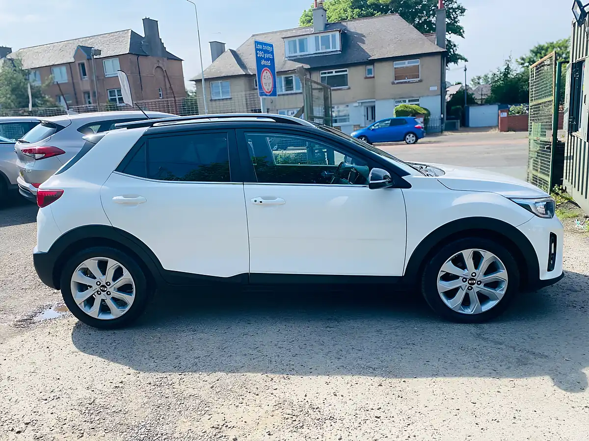 Used 2018 Kia Stonic 1 White - Interior and Exterior details 9