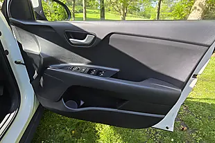 Used 2018 Kia Stonic 2 Isg White - Interior and Exterior details 15