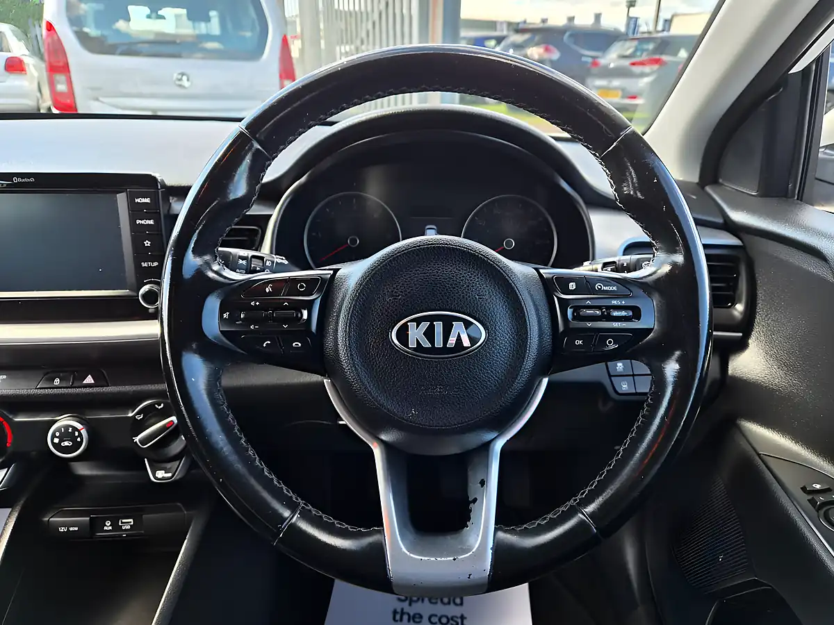 Used 2018 Kia Stonic 2 White - Interior and Exterior details 10