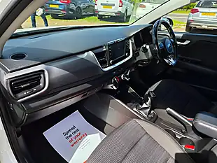 Used 2018 Kia Stonic 2 White - Interior and Exterior details 18