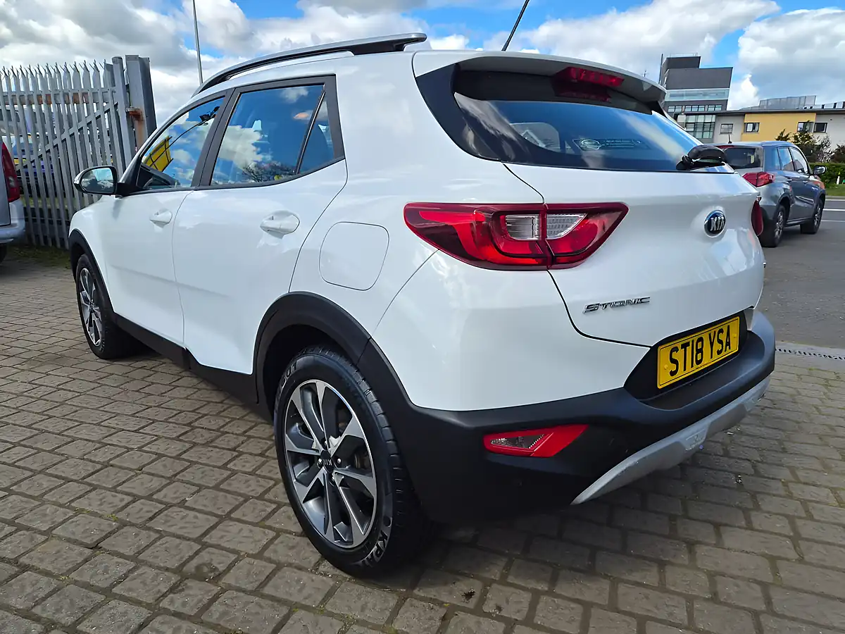 Used 2018 Kia Stonic 2 White - Interior and Exterior details 4
