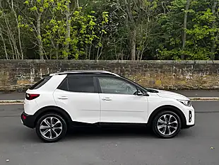 Used 2018 Kia Stonic First Edition White - Interior and Exterior details 11
