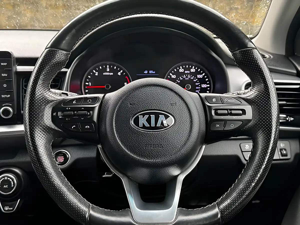Used 2018 Kia Stonic First Edition White - Interior and Exterior details 4
